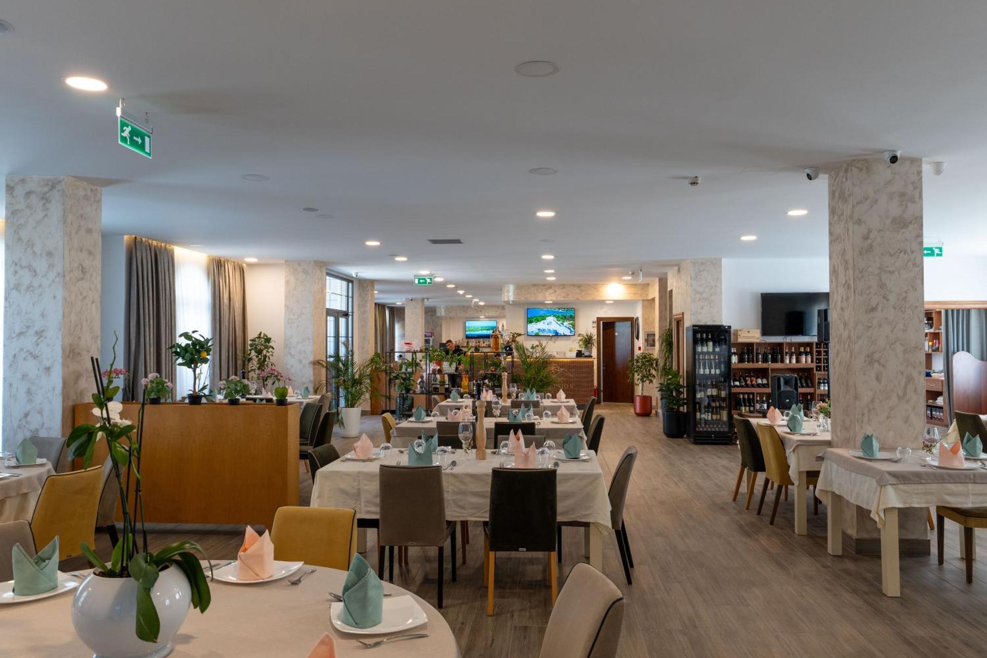 Acros Resort Vlore Exterior photo