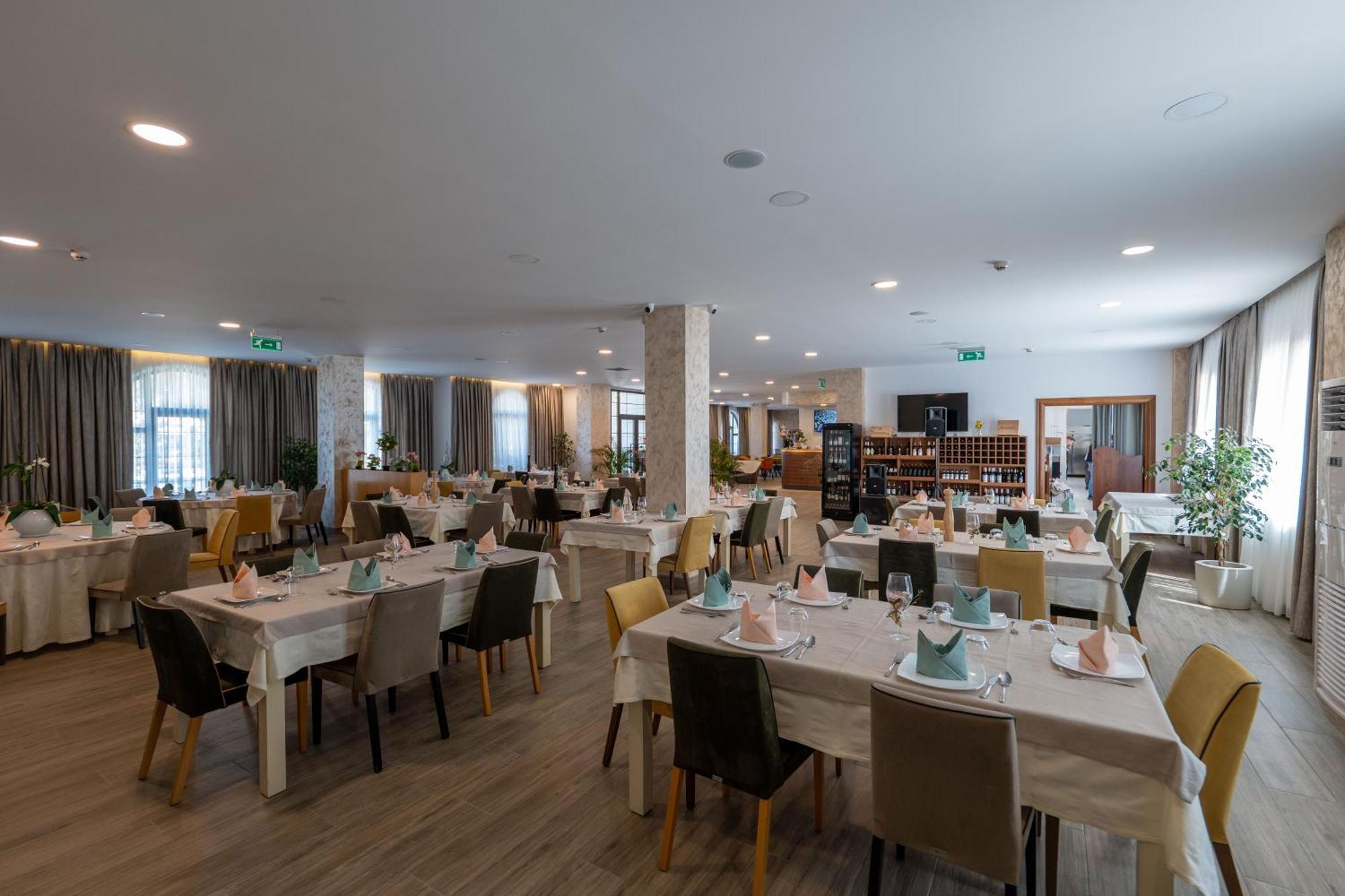 Acros Resort Vlore Exterior photo